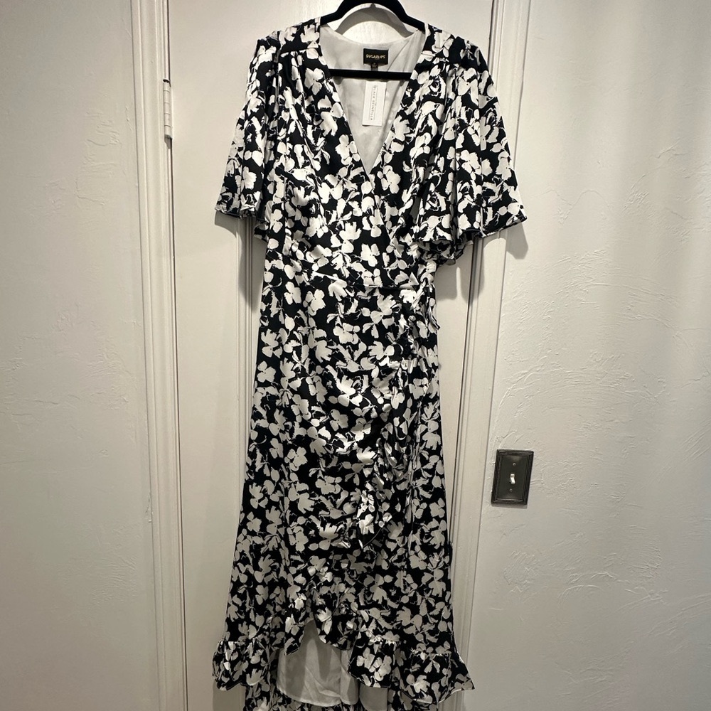 New with tags Sugarlips polyester satin wrap dress size 1x (16-18)